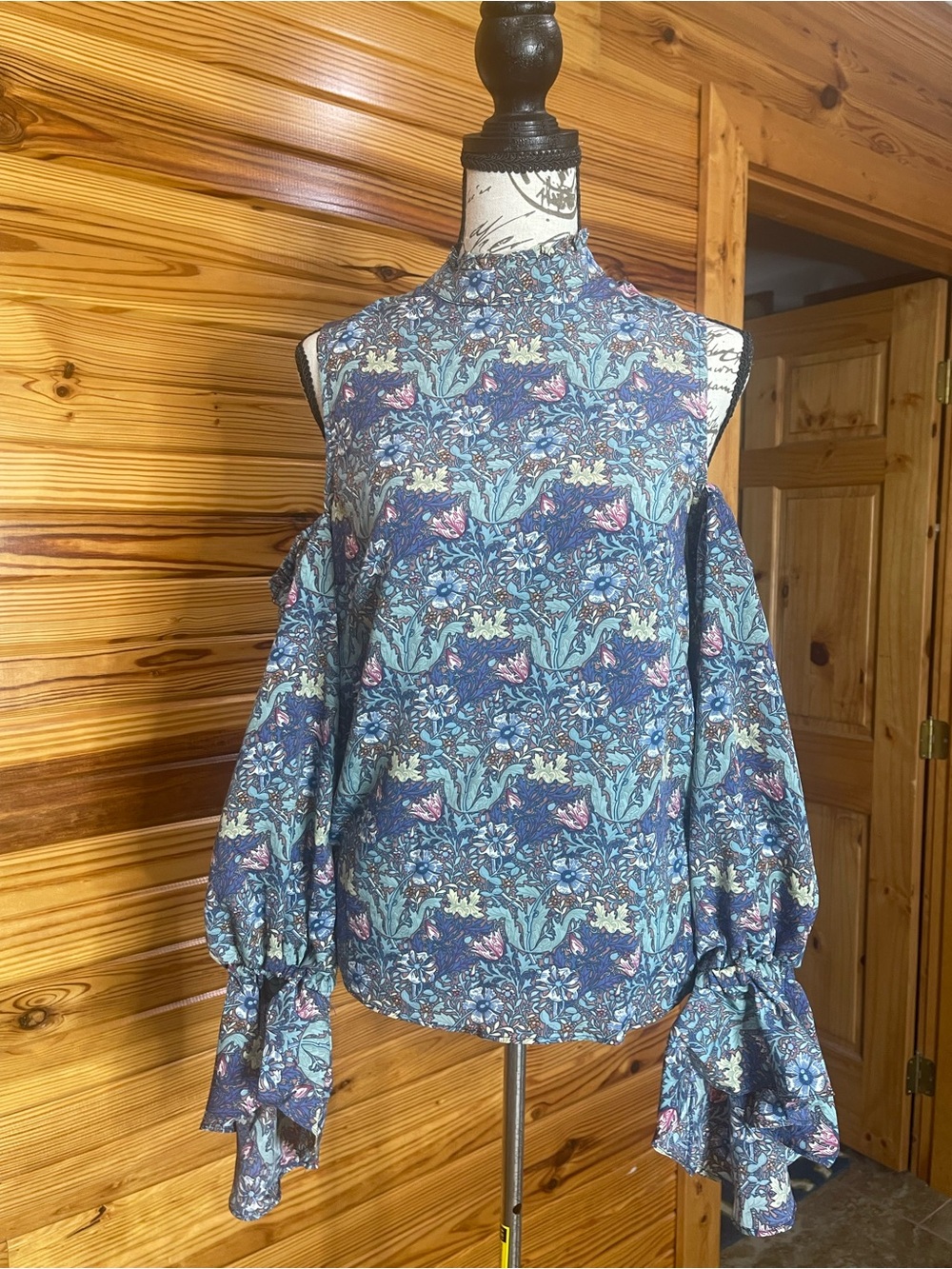 Anthropologie Bishop & Young cold shoulder blouse XS